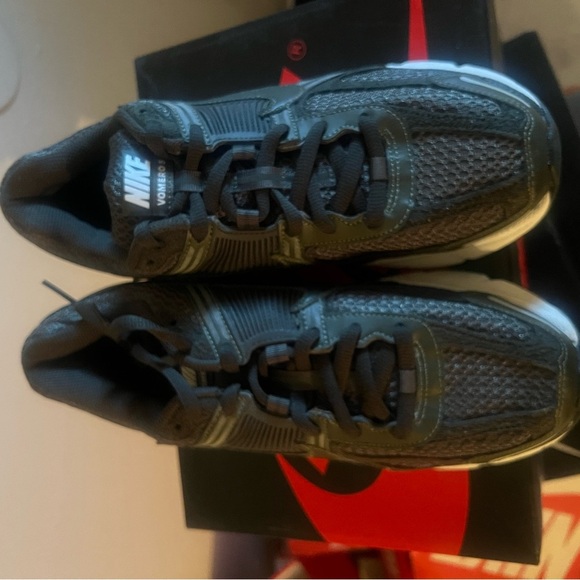 Nike Women Air Zoom Vomero 5 Sequoi dark green fits men size 9 - Picture 5 of 5